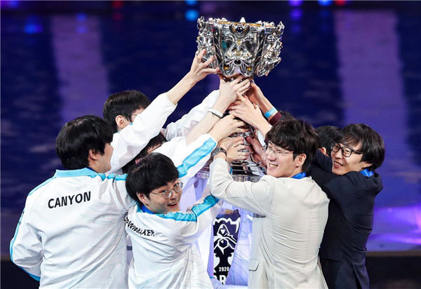 巧合还是轮回？今年世界大赛冠军四年前也都是冠军