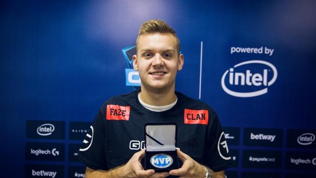 Kingen：很可惜我不是队伍的支柱，WBG的莫甘娜Counter是神之一手